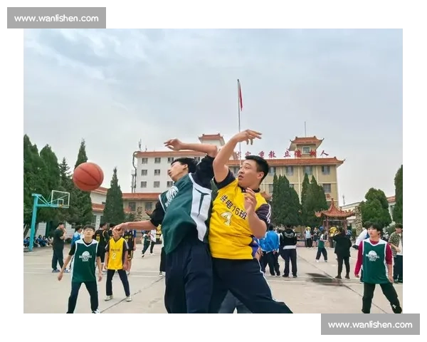 五星高中生塔吉伤愈归来 平筐风车扣篮点燃赛场