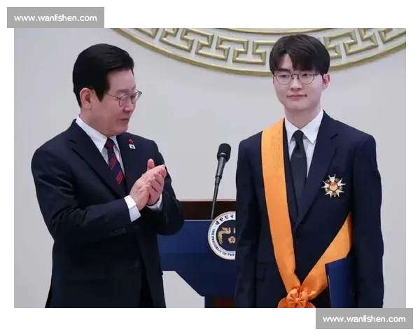 官方公告!电竞明星选手荣膺殊荣,荣誉加身闪耀全场!